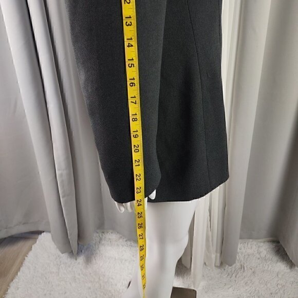 Casual Corner Woman's Dark Gray Lined Blazer. Size 10 - Picture 8 of 12